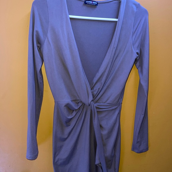 FASHION NOVA DEEP PLUNGE DRESS - XS - Picture 3 of 3